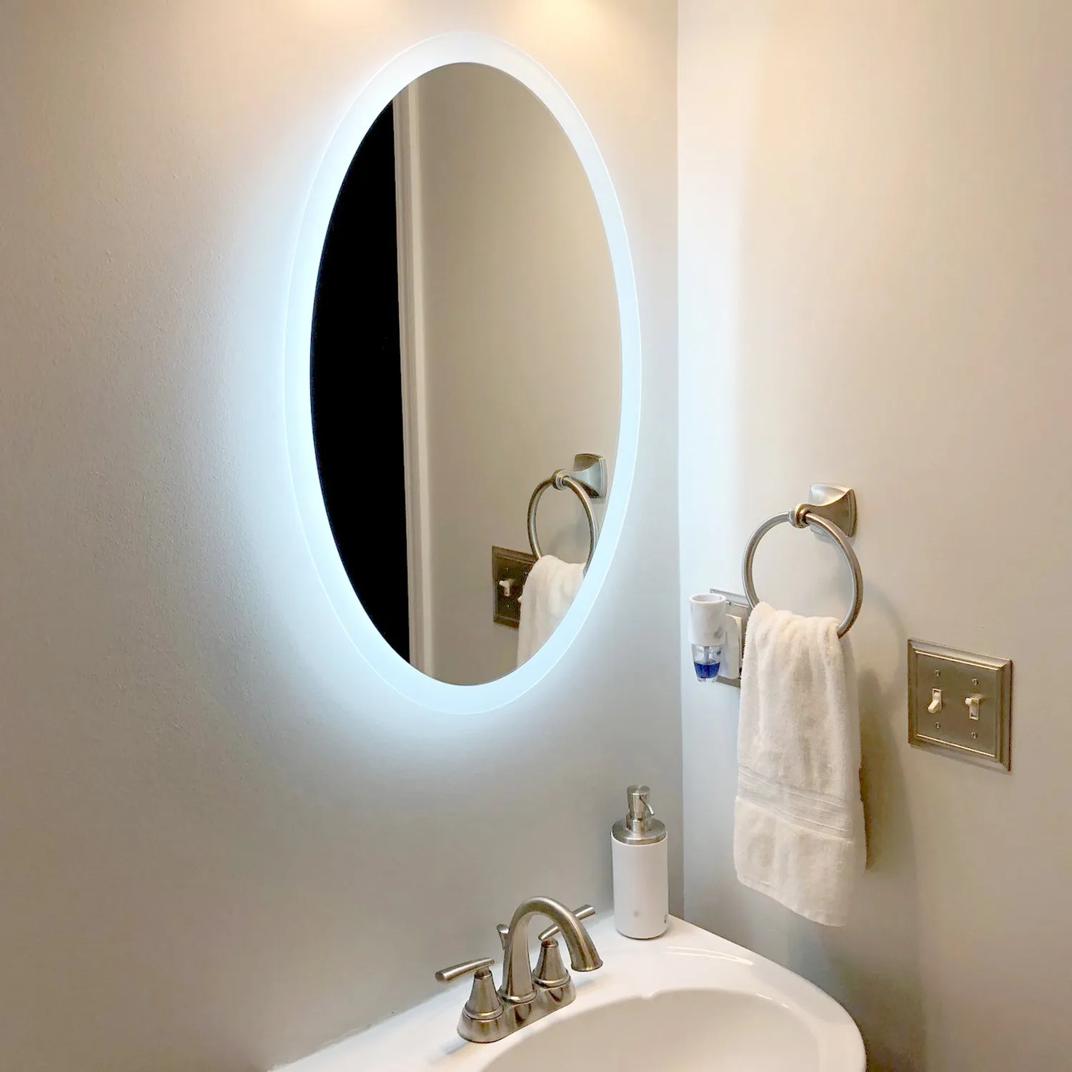 LED Mirror (Side-Lighted Oval) 30" x 36"